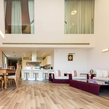 别墅 Regal With Shared Pool Near Beach In Bodrum *