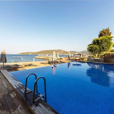 别墅 Regal With Shared Pool Near Beach In Bodrum *