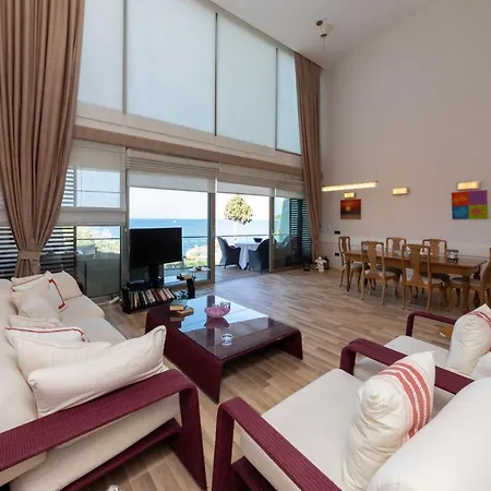 Regal With Shared Pool Near Beach In Bodrum * 古托克布库